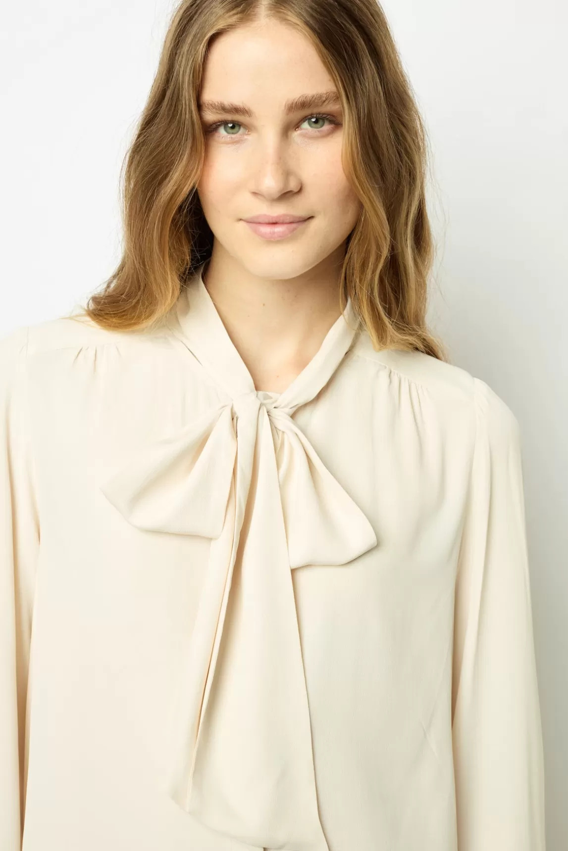 Outlet Gerard Darel Soft shirt with lavaliere collar - BELPHINE Beigerosé